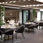 Luxe Sunset Boulevard Hotel