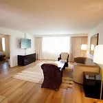 Luxe Sunset Boulevard Hotel